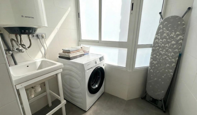 Resale - Apartment / flat - Torrevieja - Playa del Cura