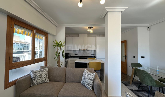 Resale - Apartment / flat - Torrevieja - Centro