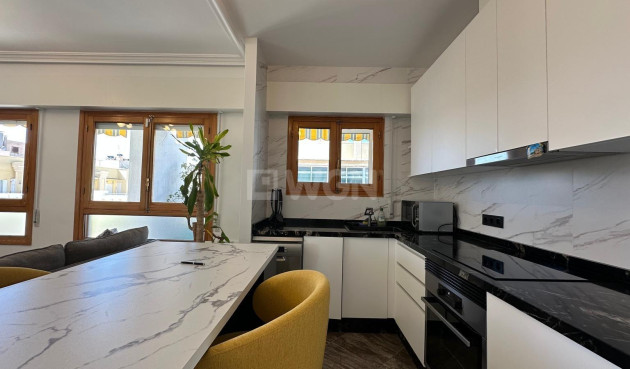 Resale - Apartment / flat - Torrevieja - Centro