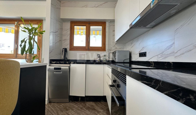 Resale - Apartment / flat - Torrevieja - Centro