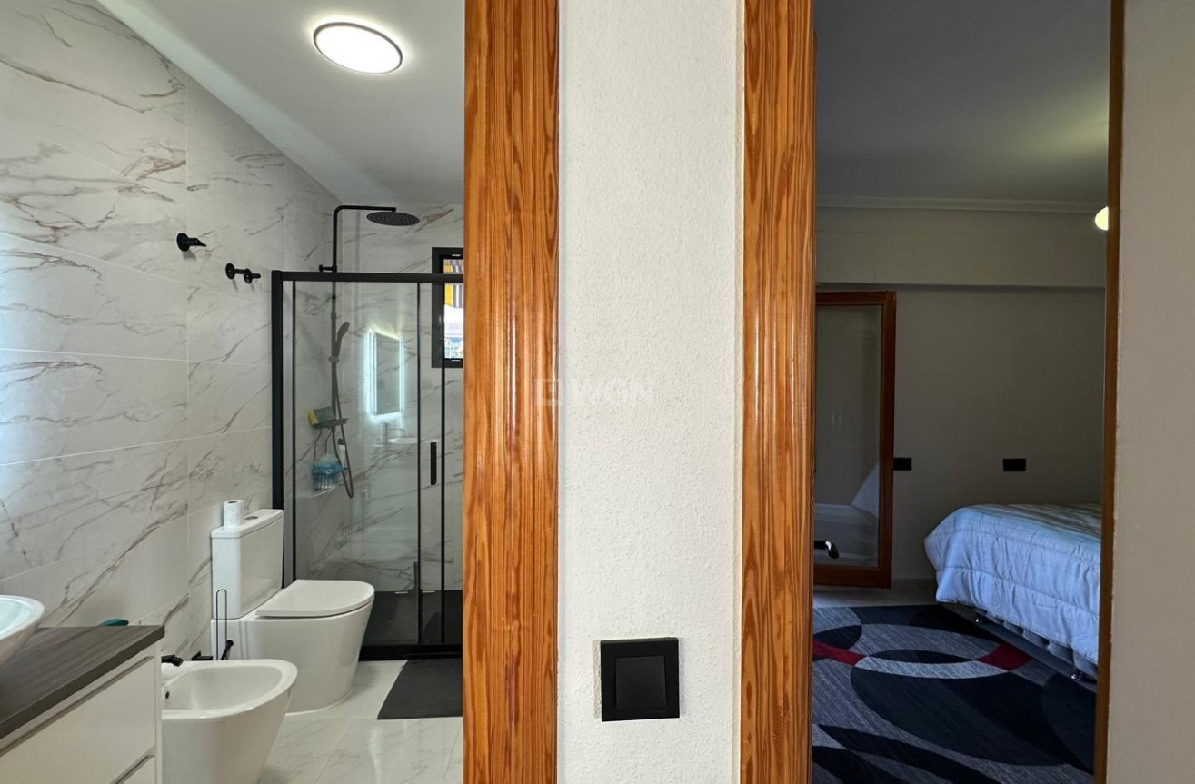 Resale - Apartment / flat - Torrevieja - Centro