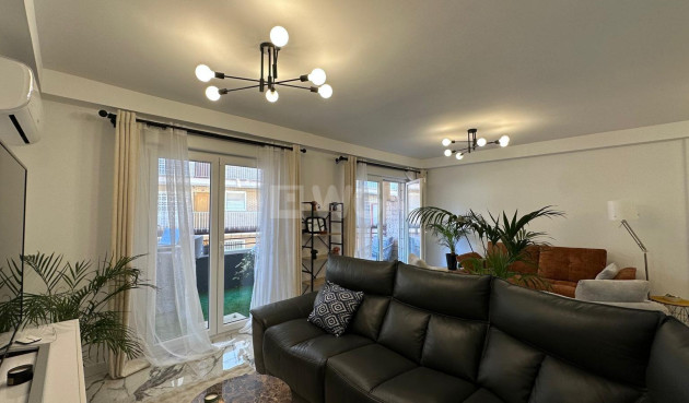 Resale - Apartment / flat - Torrevieja - Playa del Cura