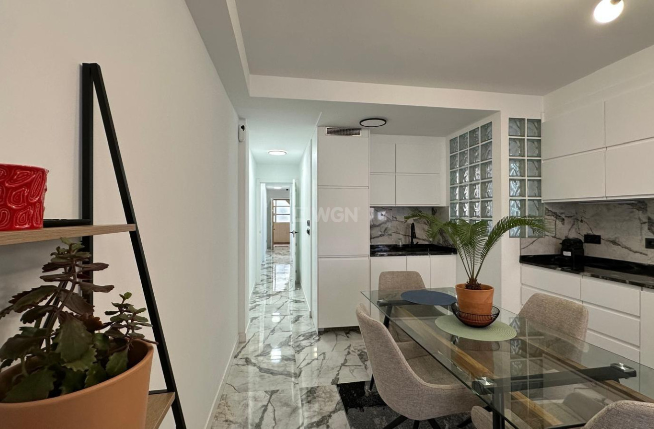 Resale - Apartment / flat - Torrevieja - Playa del Cura