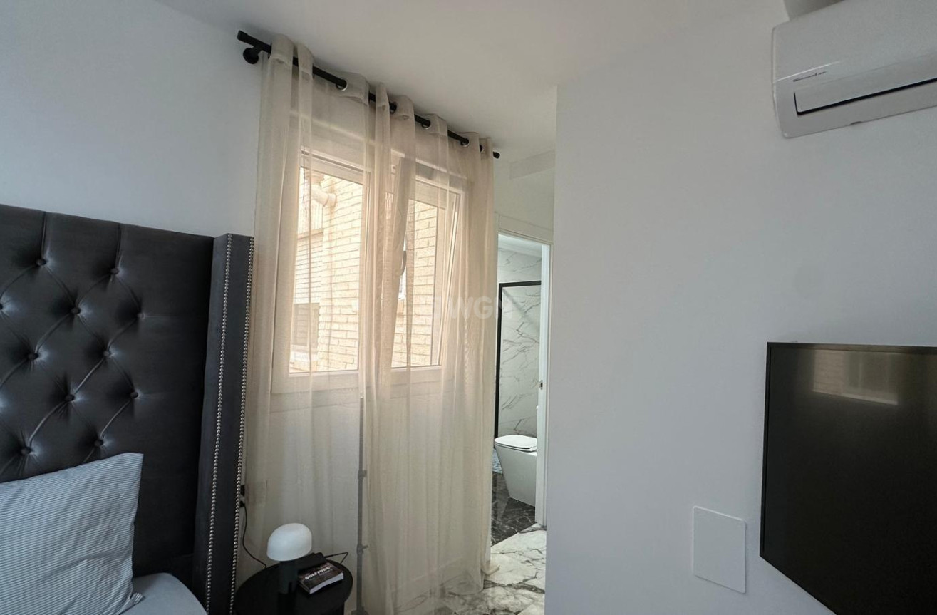 Resale - Apartment / flat - Torrevieja - Playa del Cura
