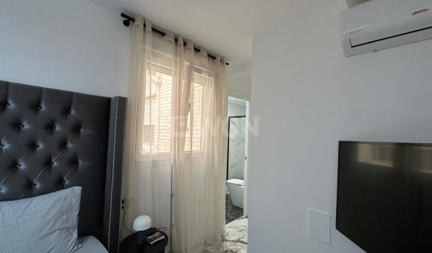 Resale - Apartment / flat - Torrevieja - Playa del Cura
