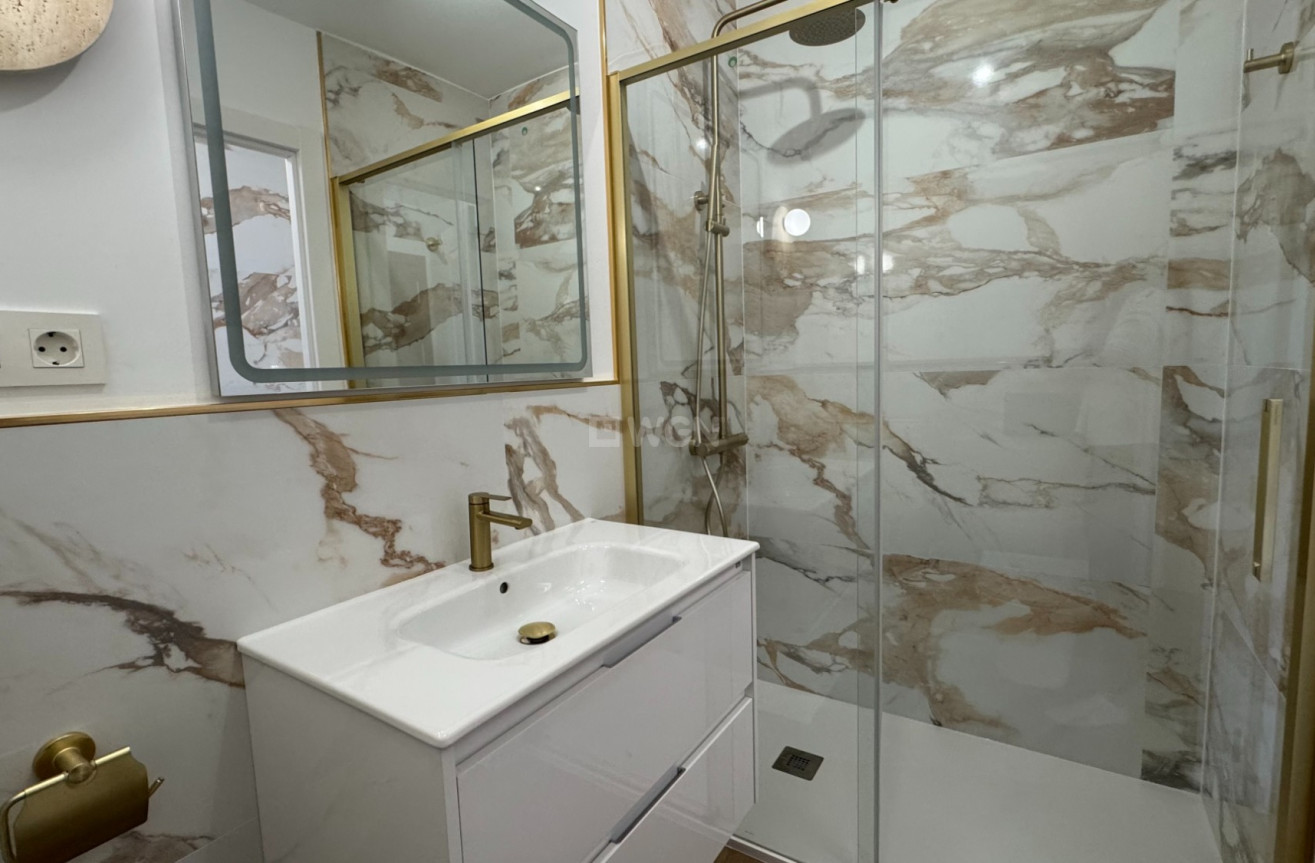 Resale - Apartment / flat - Torrevieja - Costa Blanca