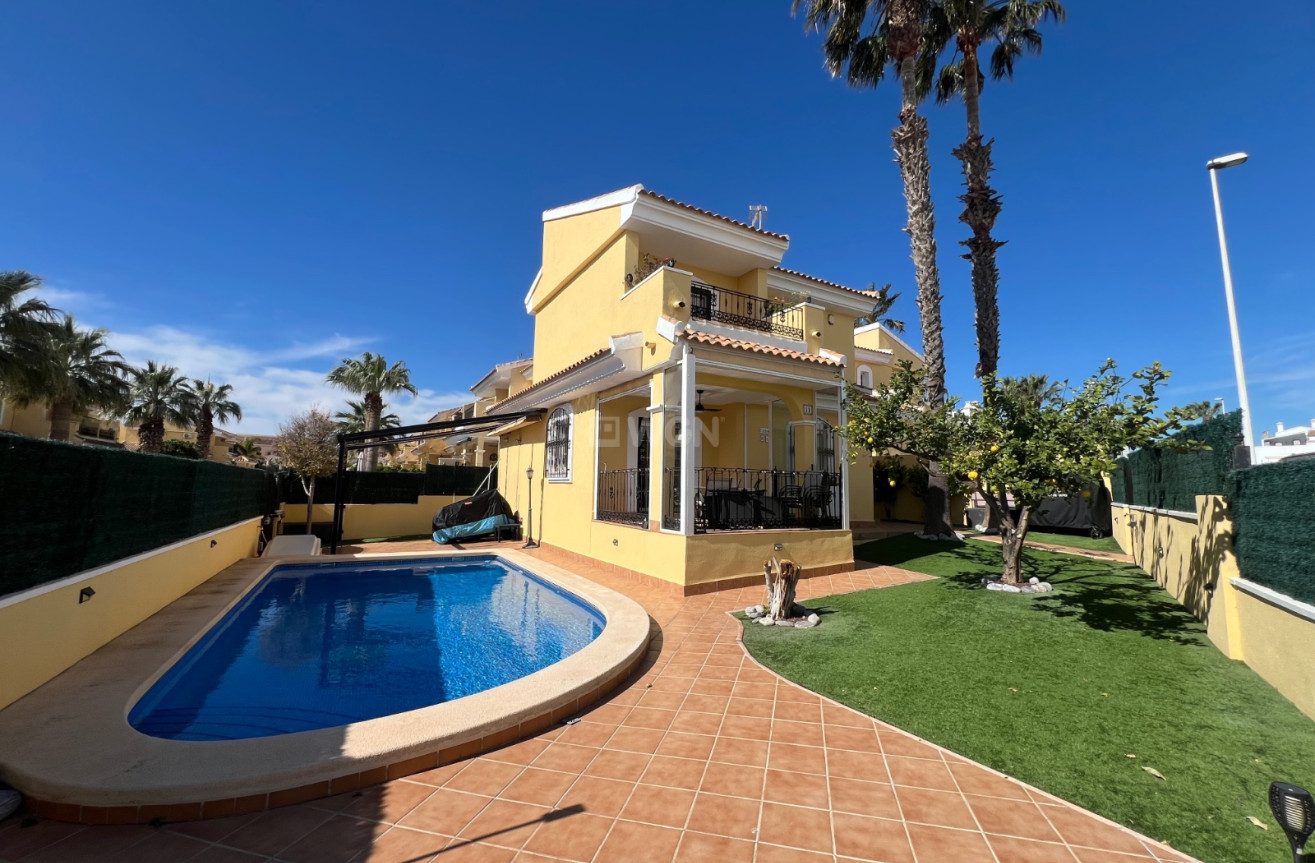 Resale - Villa - Orihuela Costa - Costa Blanca