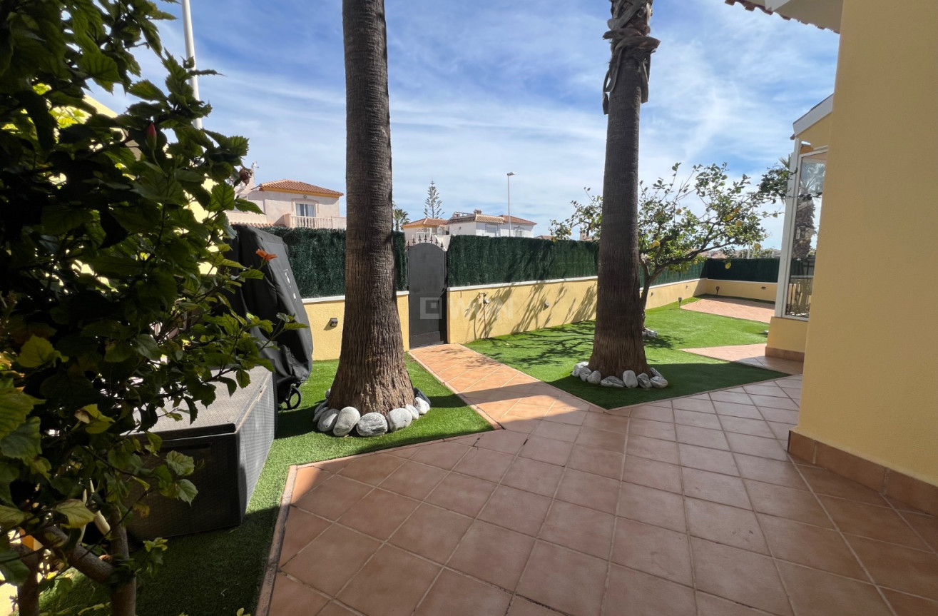 Resale - Villa - Orihuela Costa - Costa Blanca