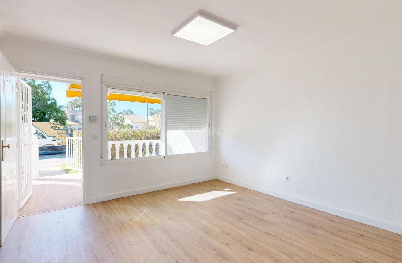 Resale - Apartment / flat - Orihuela Costa - Costa Blanca