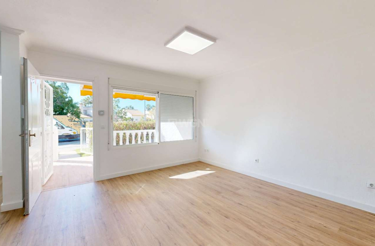 Resale - Bungalow - Orihuela - Inland