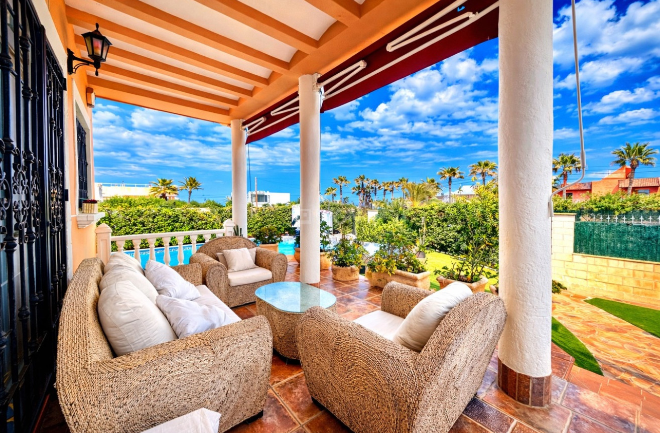 Resale - Villa - La Mata - Costa Blanca