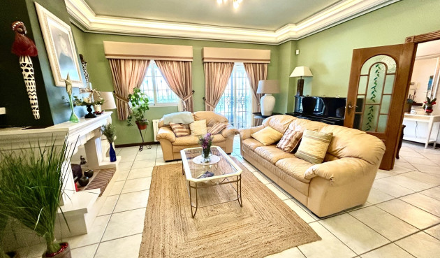 Resale - Villa - La Mata - Costa Blanca