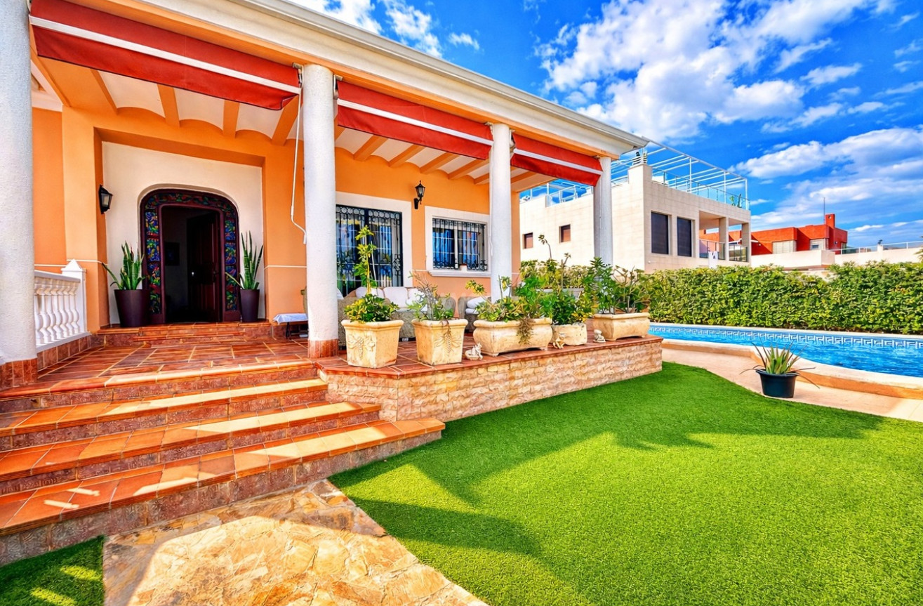 Resale - Villa - La Mata - Costa Blanca