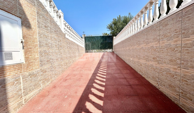 Resale - Villa - La Mata - Costa Blanca