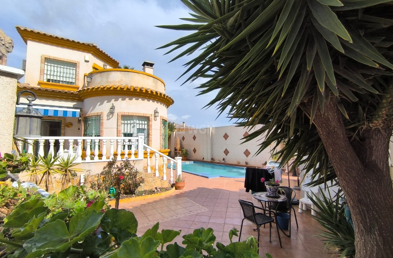 Resale - Villa - El Raso - Costa Blanca