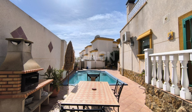 Resale - Villa - El Raso - Costa Blanca