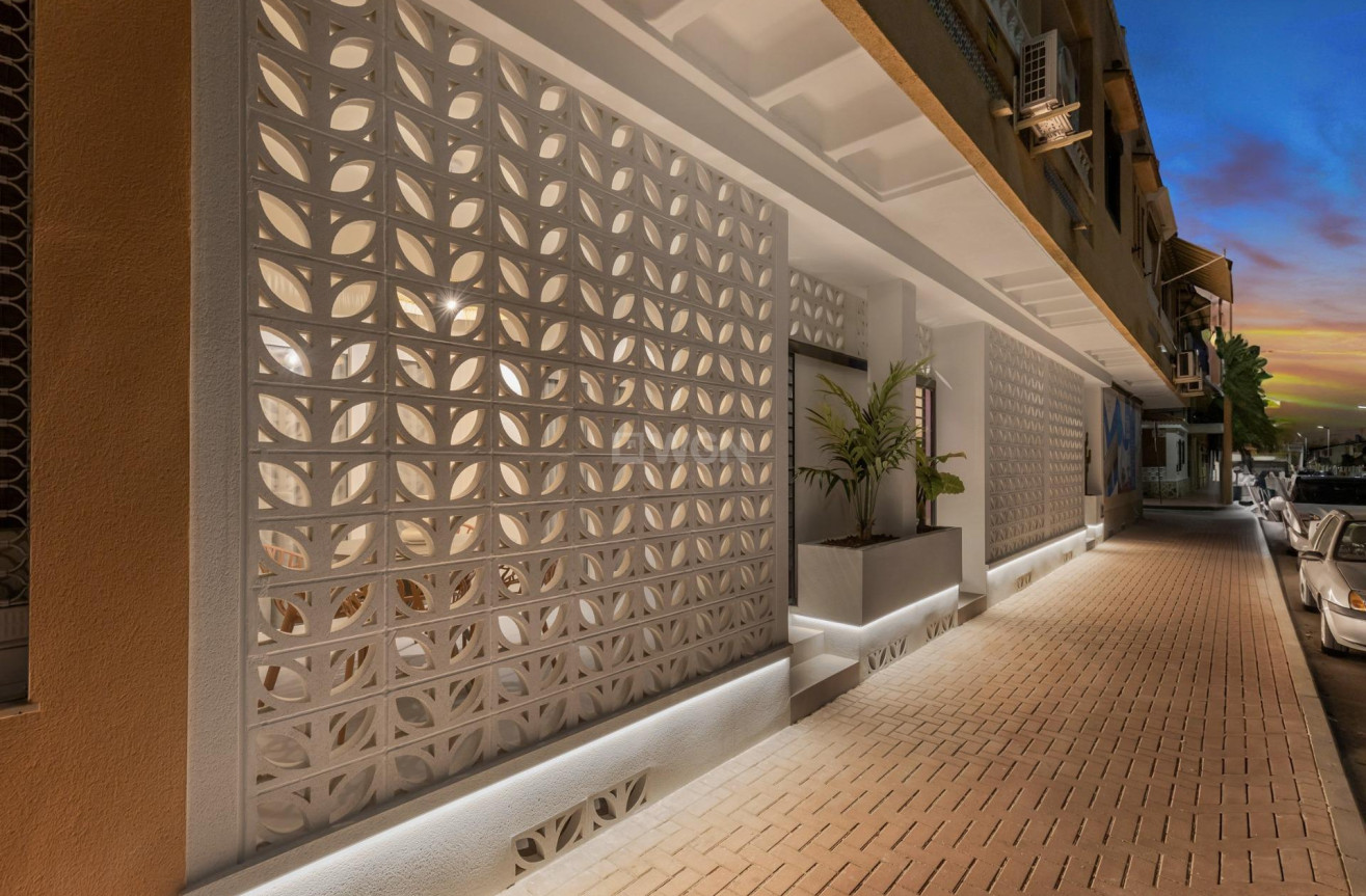 Nowy budynek - Mieszkanie w bloku - Torrevieja - Playa Los Naufragos