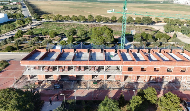 Nowy budynek - Kamienica - Pilar de la Horadada - pueblo