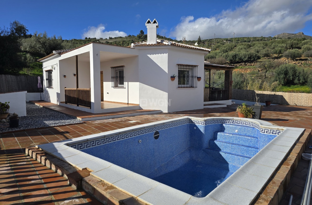 Resale - Villa - Alcaucín - Inland