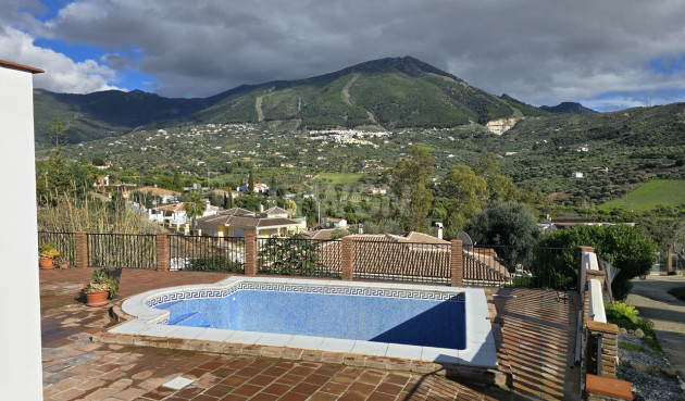 Resale - Villa - Alcaucín - Inland