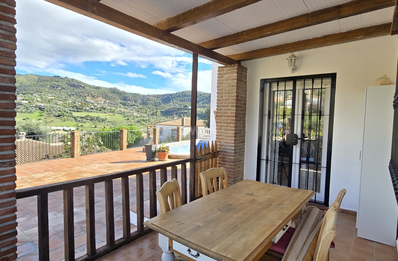 Resale - Villa - Alcaucín - Inland