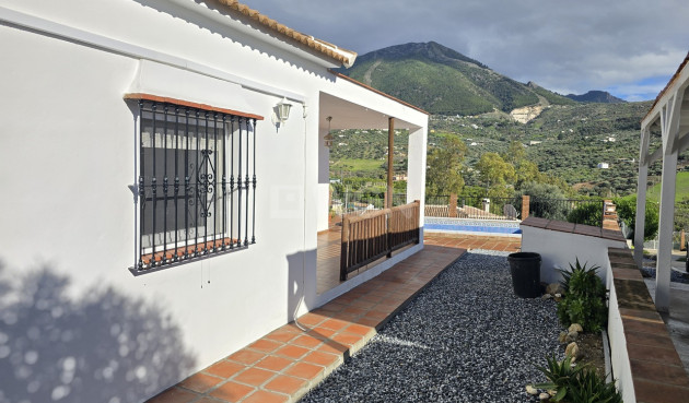 Resale - Villa - Alcaucín - Inland