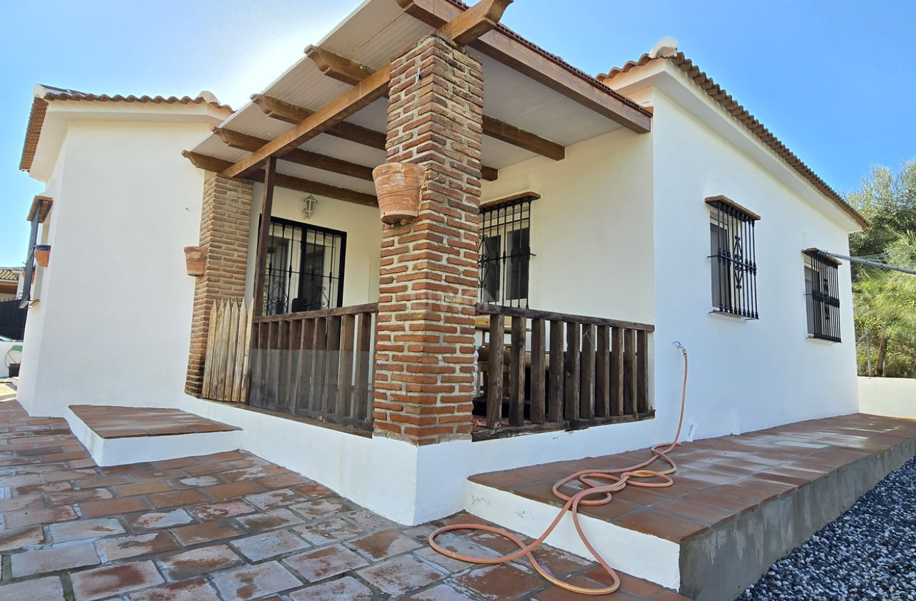 Resale - Villa - Alcaucín - Inland