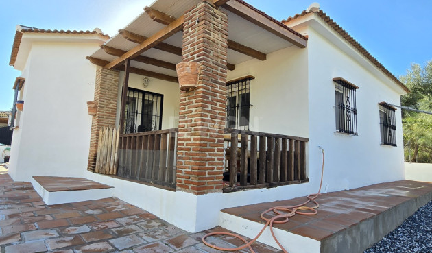Resale - Villa - Alcaucín - Inland