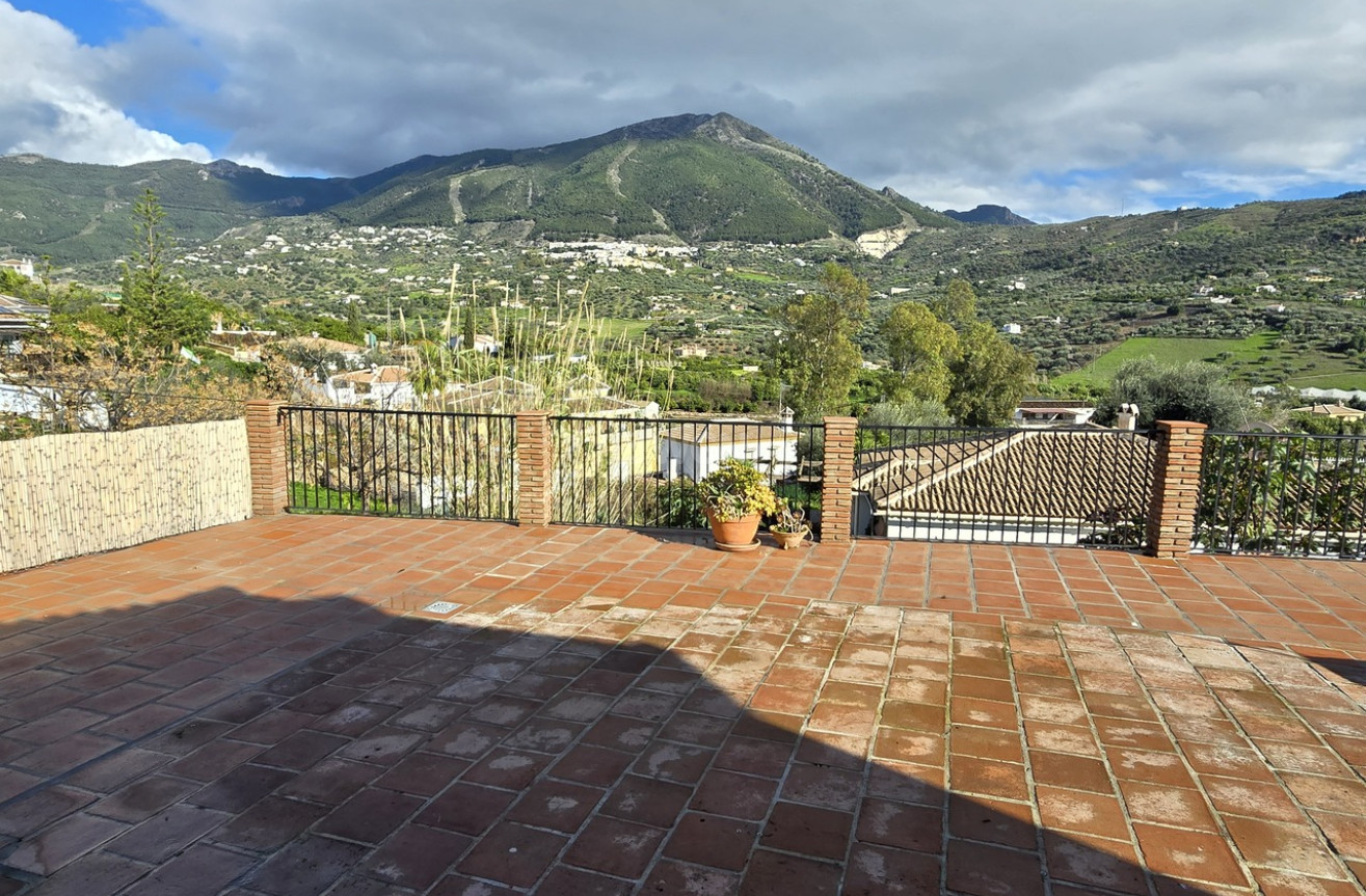 Resale - Villa - Alcaucín - Inland