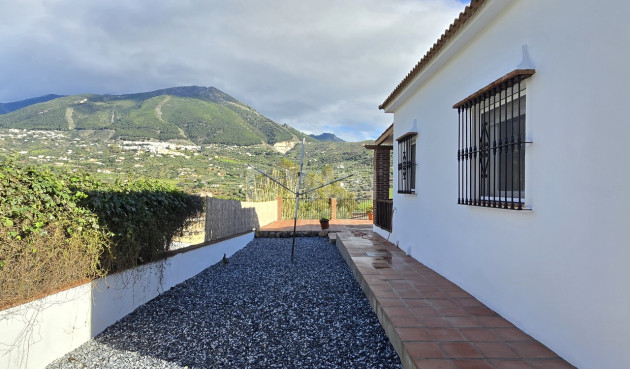 Resale - Villa - Alcaucín - Inland