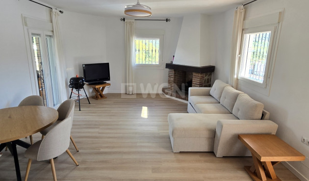 Resale - Villa - Alcaucín - Inland