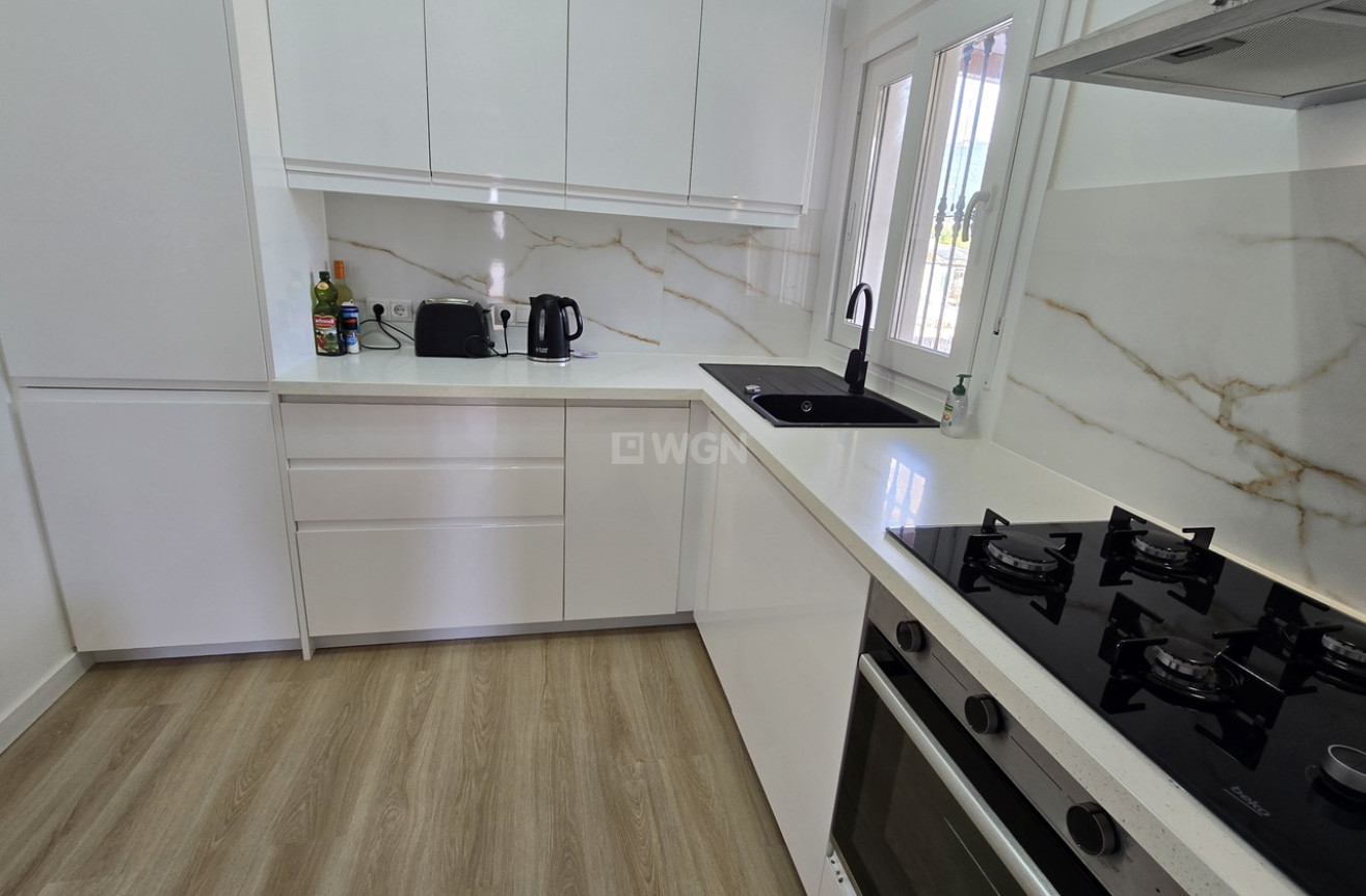 Resale - Villa - Alcaucín - Inland