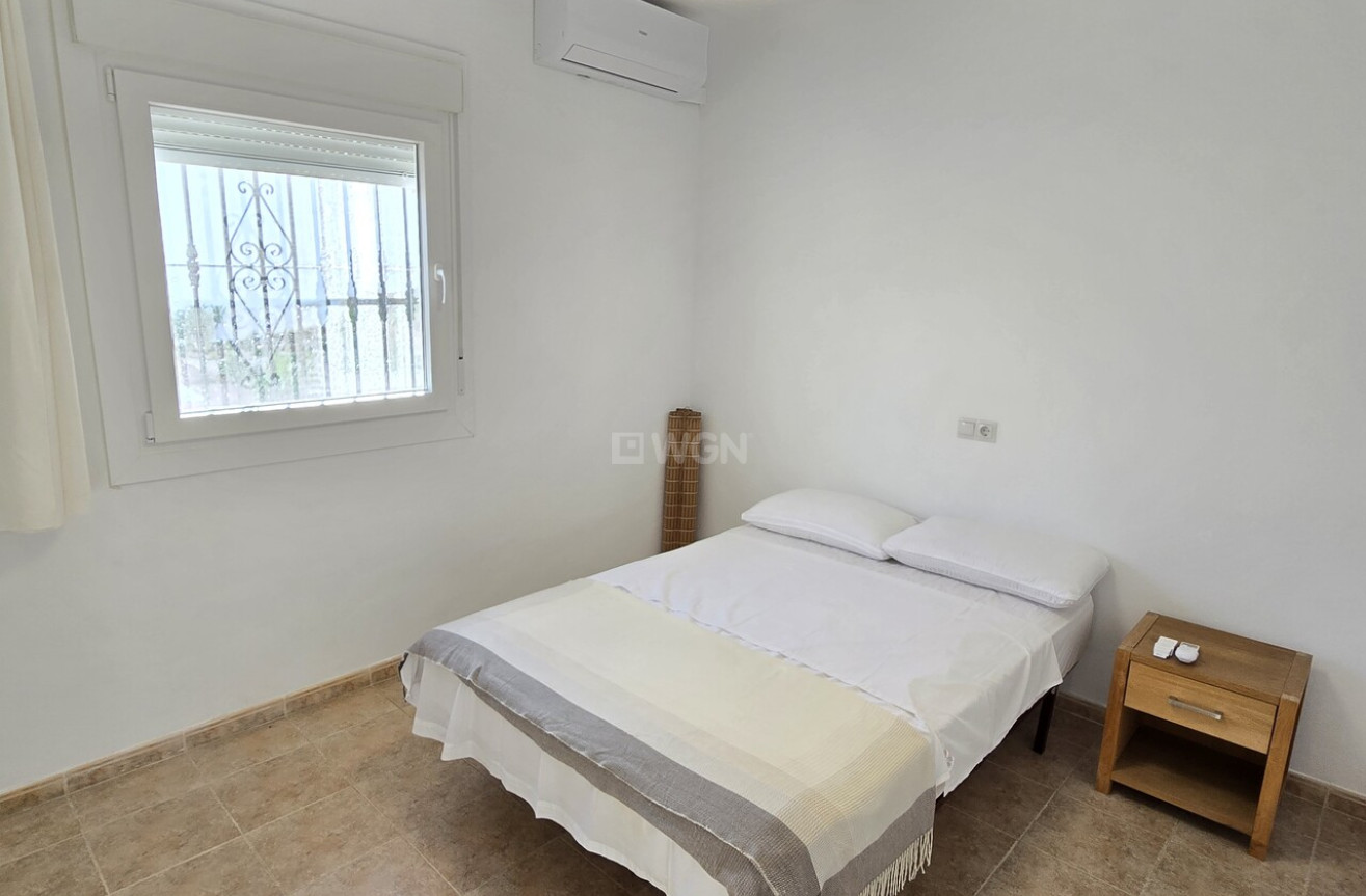 Resale - Villa - Alcaucín - Inland