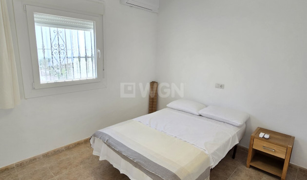 Resale - Villa - Alcaucín - Inland