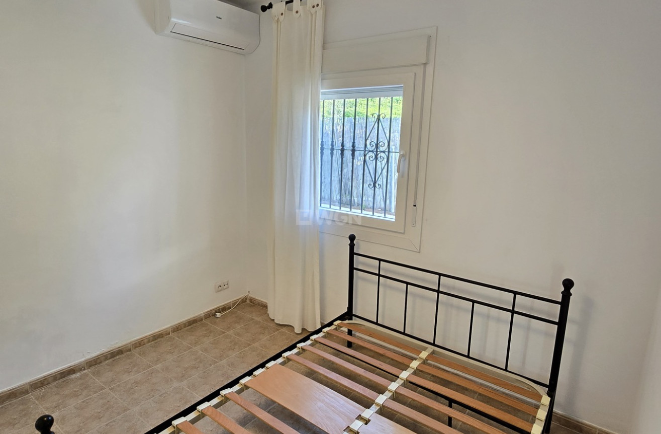 Resale - Villa - Alcaucín - Inland