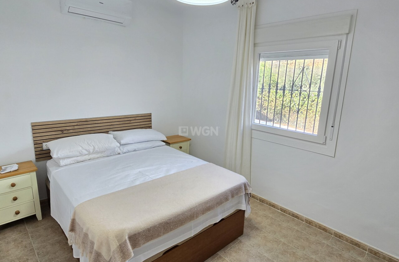 Resale - Villa - Alcaucín - Inland