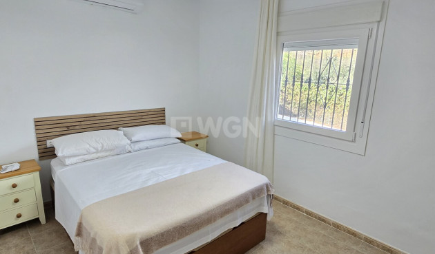 Resale - Villa - Alcaucín - Inland