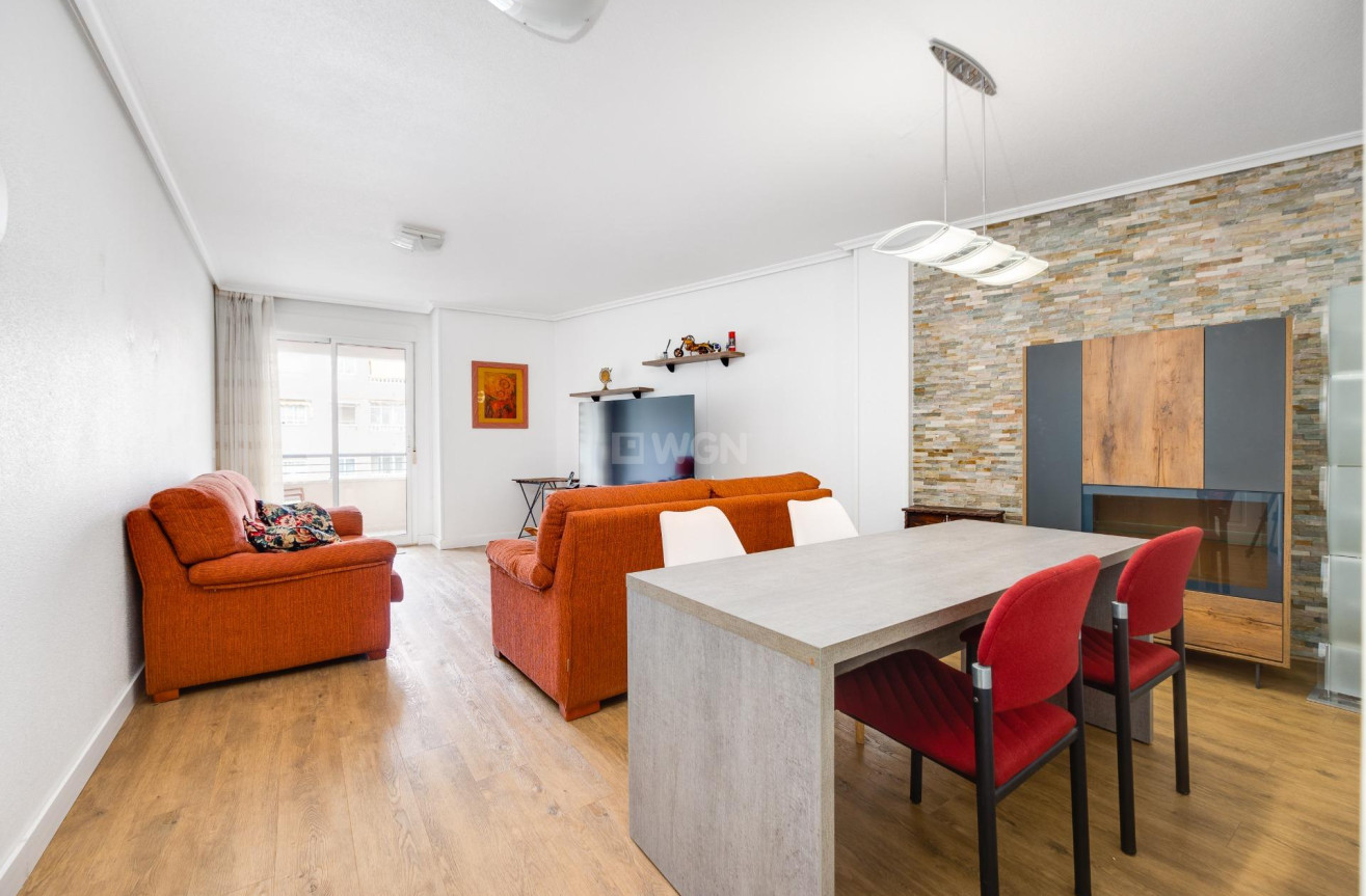 Resale - Apartment / flat - Torrevieja - Centro