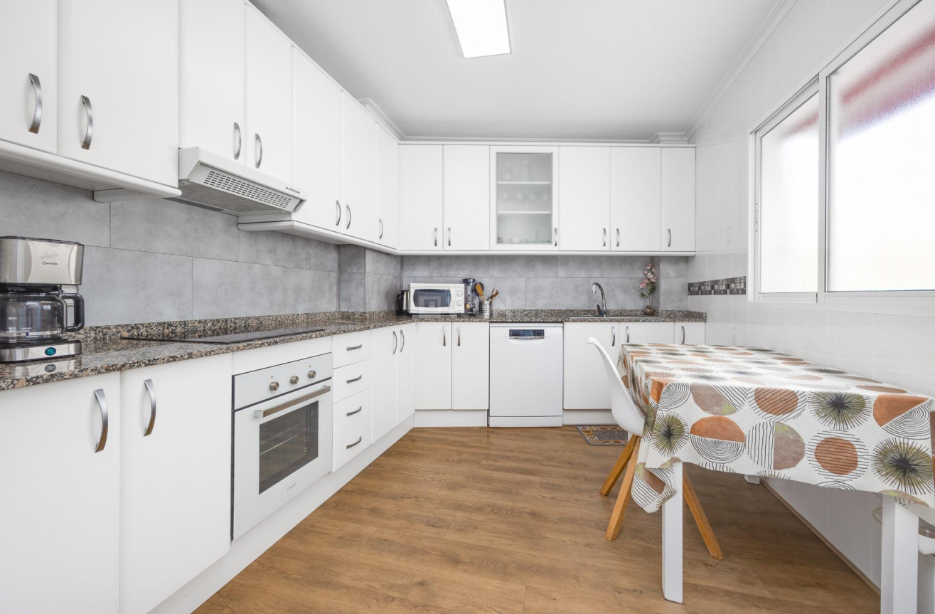 Resale - Apartment / flat - Torrevieja - Centro