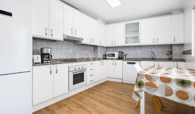 Resale - Apartment / flat - Torrevieja - Centro