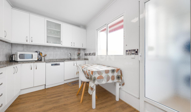 Resale - Apartment / flat - Torrevieja - Centro