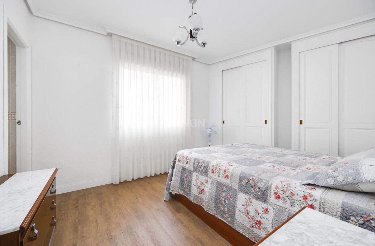 Resale - Apartment / flat - Torrevieja - Centro