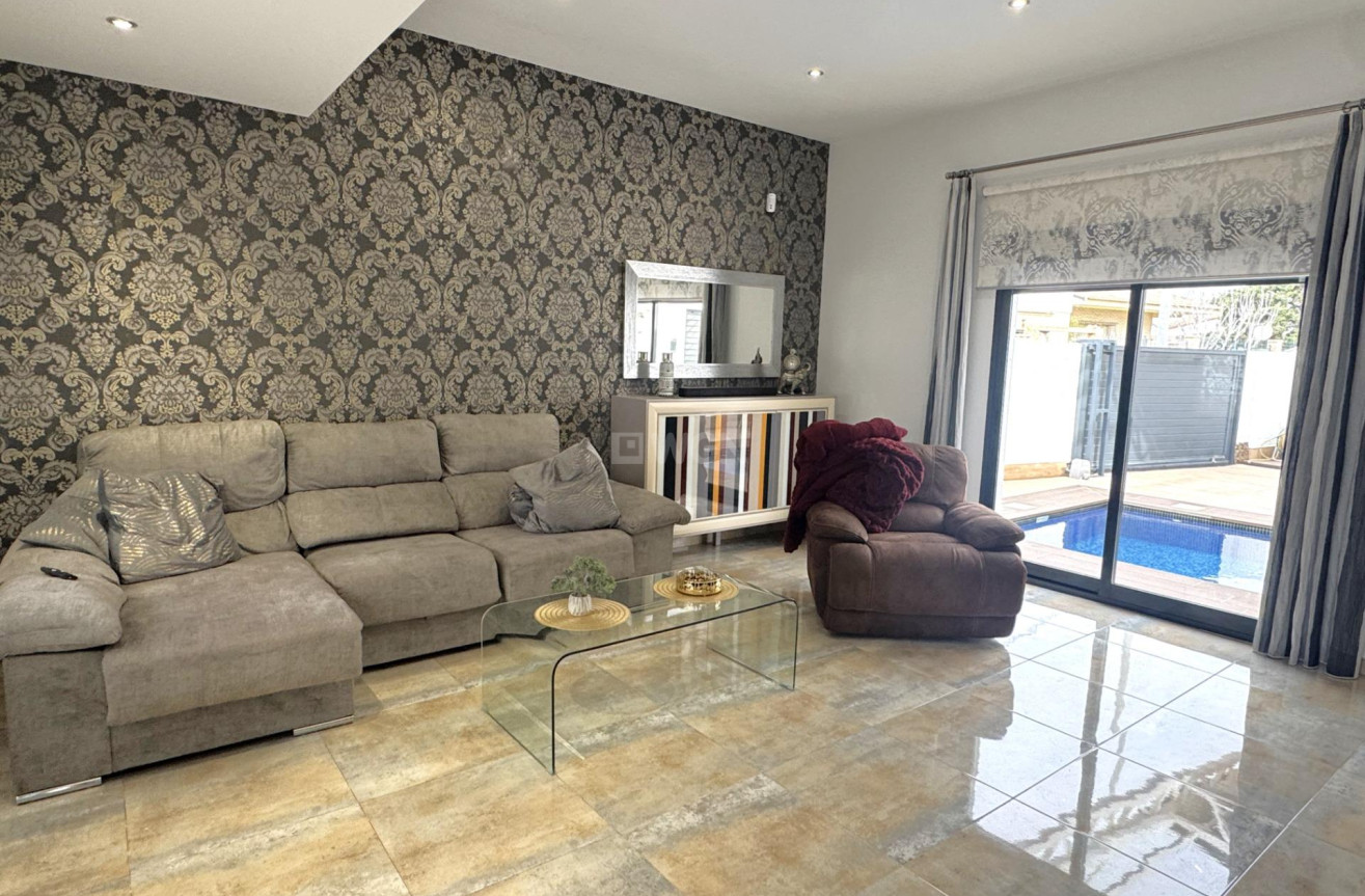 Resale - Villa - Pilar de la Horadada - Torre De La Horadada