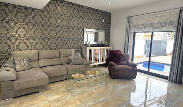 Resale - Villa - Pilar de la Horadada - Torre De La Horadada