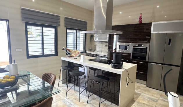 Resale - Villa - Pilar de la Horadada - Torre De La Horadada