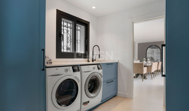 Resale - Villa - Benahavís - Cortés