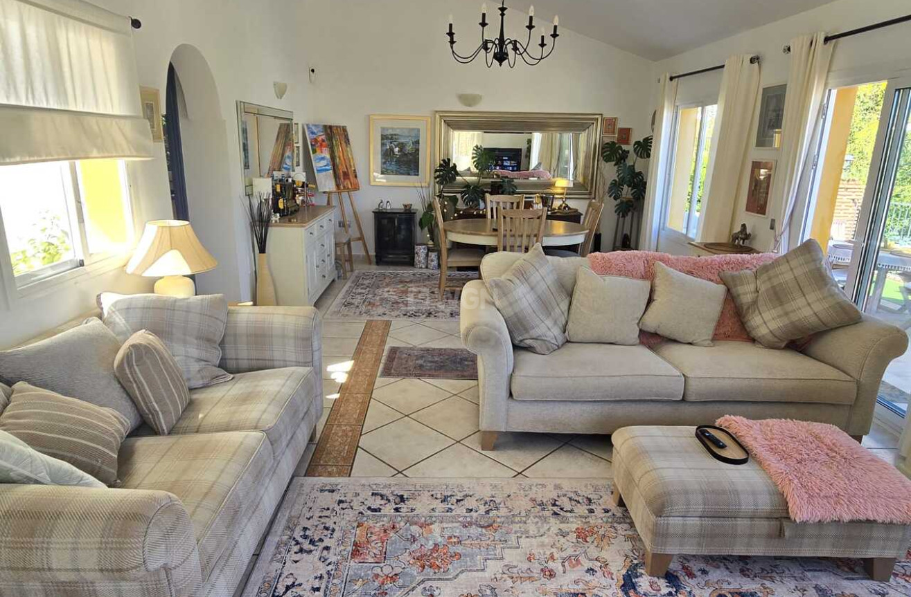 Resale - Villa - Vinuela - Inland