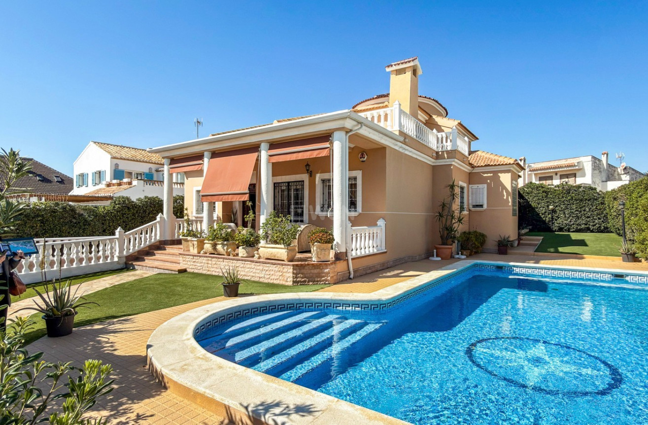 Resale - Villa - Torrevieja - Costa Blanca