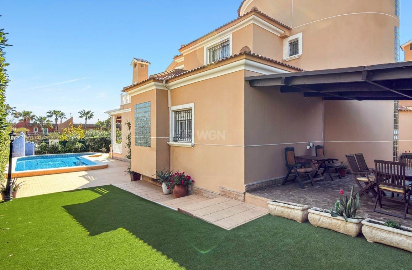 Resale - Villa - Torrevieja - Costa Blanca