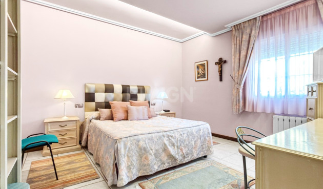 Resale - Villa - Torrevieja - Costa Blanca